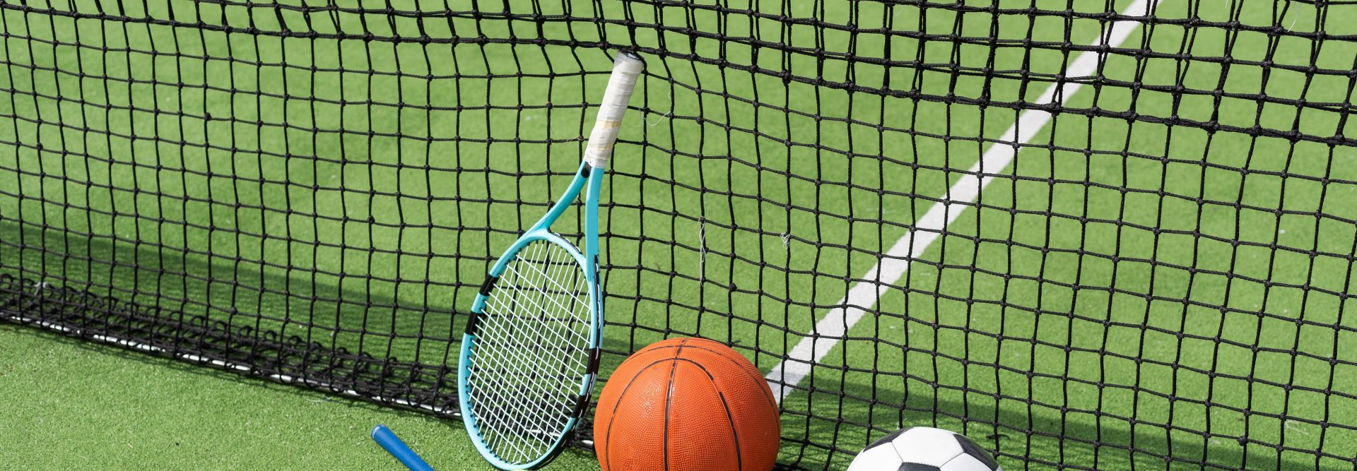 Sportovní vybavení na hřišti